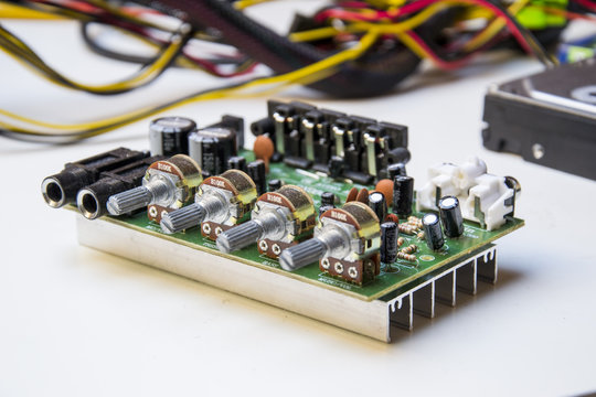 Motherboard amplifier