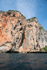 Fototapeta na wymiar limestone cliffs around Phi-Phi island