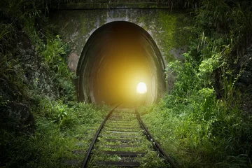 Photo sur Plexiglas Tunnel light at the end of tunnel