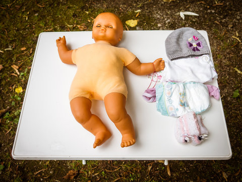 Die unbekleidete Babypuppe