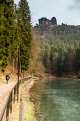 Wandern in Deutschland im sächsischen Elbsandsteingebirge