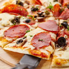 Traditional Italian Pizza - Pizza Salami