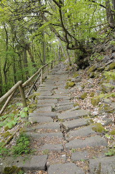 weg &uuml;ber basaltsteine