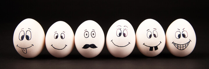 Eier mit verschiedenen Gesichtern