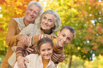 portrait of grandparents with grandchildren 