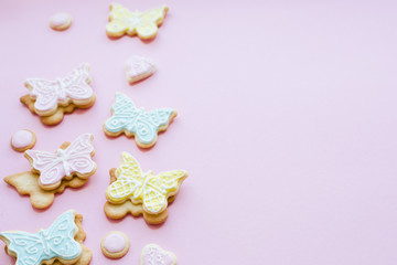 Obraz na płótnie Canvas Homemade cookies-butterflies on pink background