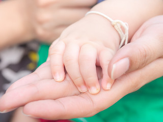 Obraz na płótnie Canvas Baby hand