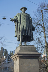 Fototapeta premium Statue des St. Galler Reformators Joachim Vadian in St. Gallen, Schweiz
