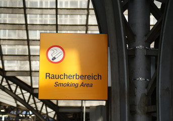Raucherbereich - Bahnhof