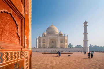 Zelfklevend Fotobehang Taj Mahal op een heldere en heldere dag © f11photo