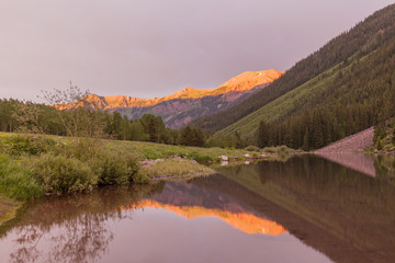 Fototapeta premium Mountain Reflections at Sunset