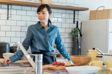 キッチン・女性