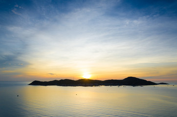 Fototapeta premium Sun rises over Binh Hung island, Cam Ranh, Vietnam