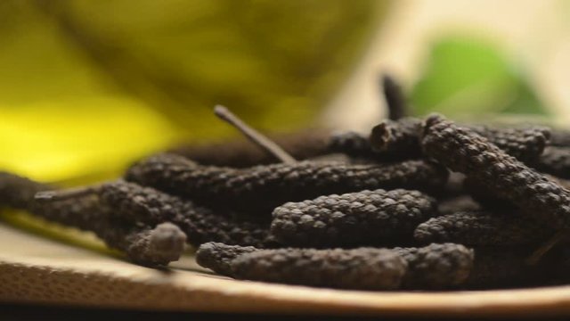 L&aring;ngpeppar पिप्पली Piper longum Long pepper Pepe lungo Langer Pfeffer Indian Pipli 荜拔 Uzun biber ดีปลี Перец длинный Pieprz długi ヒハツ Poivrier Ti&ecirc;u lốt Pitk&auml;pippuri Pimienta larga &Pi;έ&pi;&epsilon;&rho;&iota; &tau;&omicron; &mu;&alpha;&kappa;&rho;ό&nu;