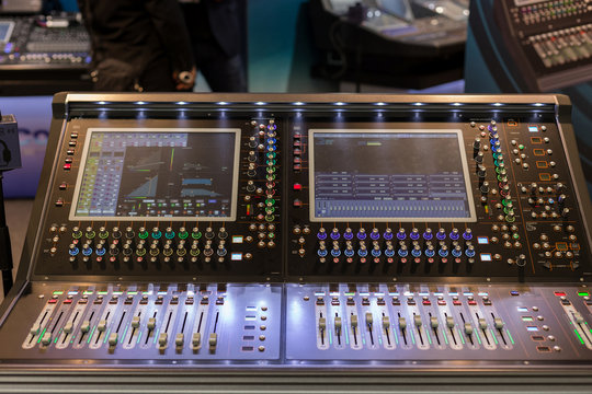 Large panel of the stage controller with screens
