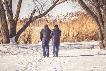 Fototapeta na wymiar Loving couple walking in winter park