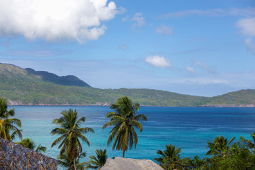 Fototapeta na wymiar beautiful landscape. blue sea, mountains, palm trees, blue sky