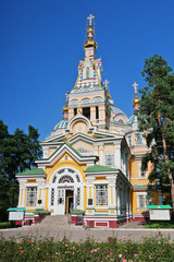 Die farbenfrohe Christi-Himmelfahrt-Kathedrale gehört zu den Wahrzeichen von Almaty, Kasachstan