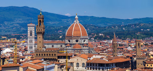 Obraz premium Florence, river embankment of Arno and Cathedral of Santa Maria del Fiore