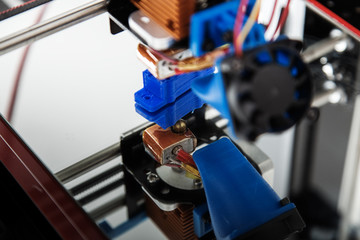 Obraz premium Electronic three dimensional plastic printer during work , 3D printer, 3D printing