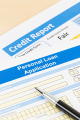 Obraz premium Personal loan application form fair credit score with pen