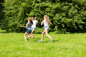 Fototapeta premium group of happy kids or friends playing outdoors
