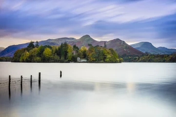 Zelfklevend Fotobehang Derwent water in the District Lake amazing landscape © andi26