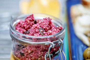 Quinoa Salat mit Roter Beete und Chiasamen