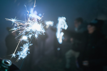 Silvester sparkler at night with people, Wunderkerze