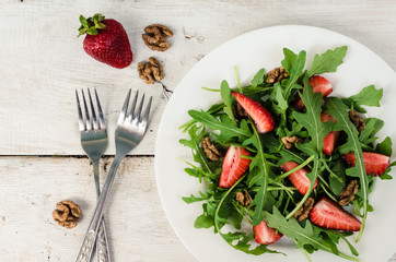 Fresh salad with arugula and strawberries
