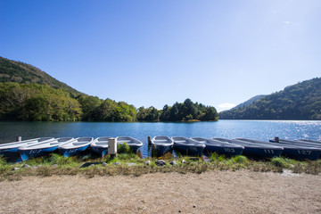 Fototapeta na wymiar Row of boats at the lakeside of Lake Yunoko,Nikko,Tochigi,Japan.