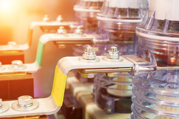 Aluminum bus bars, bolting the live parts