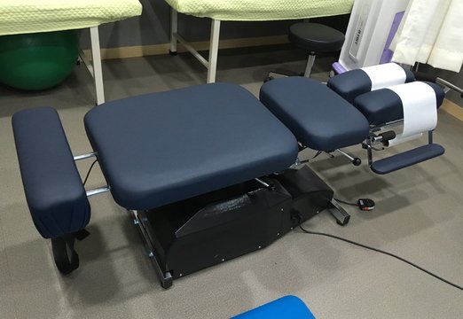 chiropractor table
