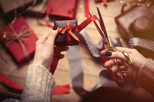 hands wrapping gift