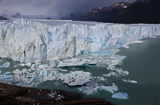 Gletscher mit großen Eisschollen