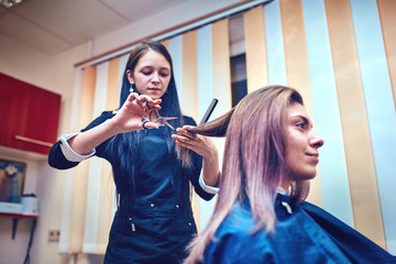 Picture showing hairdresser holding scissors and comb