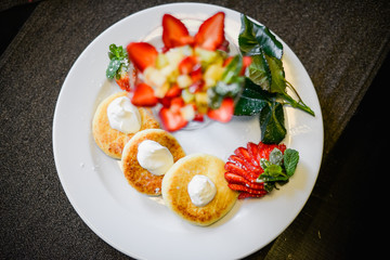 cheese pancakes with fruits