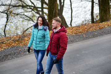 Fototapeta premium Lovers walking hand in hand in autumn park