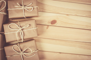 Obraz na płótnie Canvas Rustic parcels gift box with kraft paper.