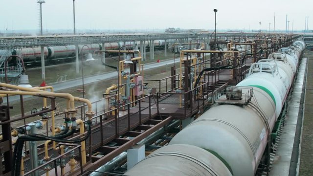 Railway tanks for the transportation of liquefied natural gas lpg