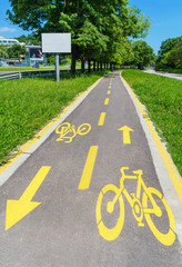 Obraz premium City landscape. Bicycle road in the city park. Sign showing bike path