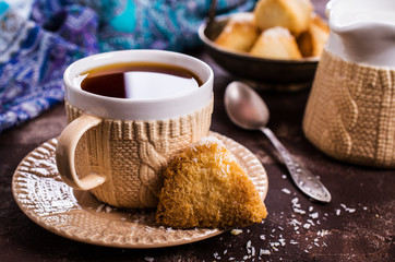 Triangular cookies with coconut