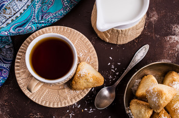 Triangular cookies with coconut