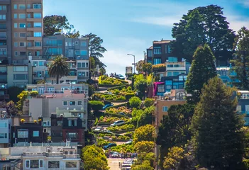 Tuinposter Famous Lombard Street in San Francisco, California © Maks_Ershov