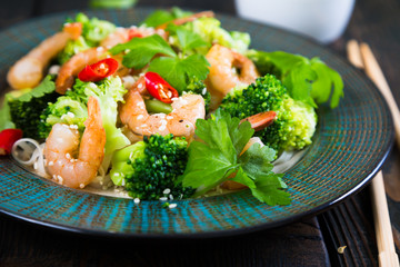 Salad with broccoli, noodles and shrimp