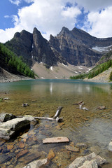 Fototapeta na wymiar lac de haute montagne