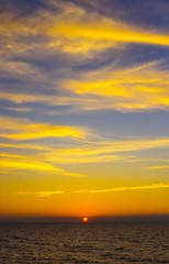 Sonnenuntergang über dem Mittelmeer zwischen Korsika und Italien, Europa