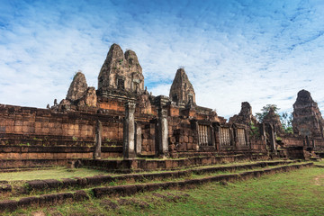 Fototapeta na wymiar Pre Rup temple ruins, Cambodia