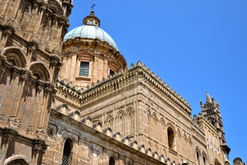 Fototapeta na wymiar Maestosa Cattedrale di Palermo della Santa Vergine Maria Assunta