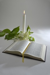 Bible et bougie
